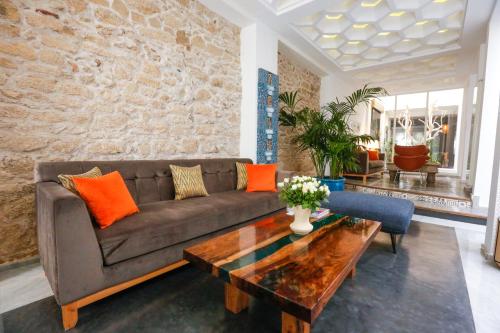 272455684 Suite Azur Hotel