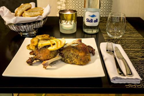 272456196 Suite Azur Hotel