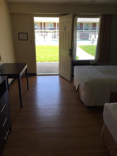 Crystal Inn Eatontown - image 10