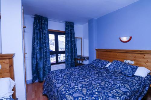 3 twin beds