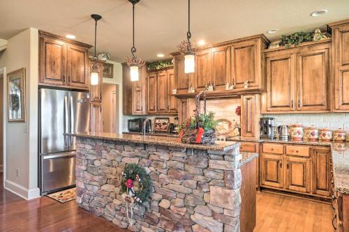 Upscale Mountain Home with View 10 Mi to Dwtn! - main image
