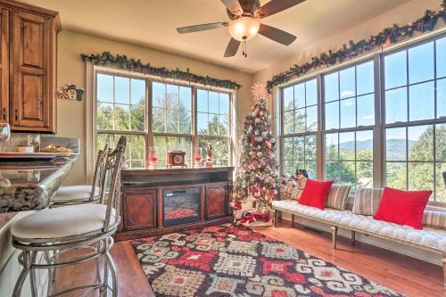 Upscale Mountain Escape with View, 10 Mi to Dwtn! in Franklin, USA