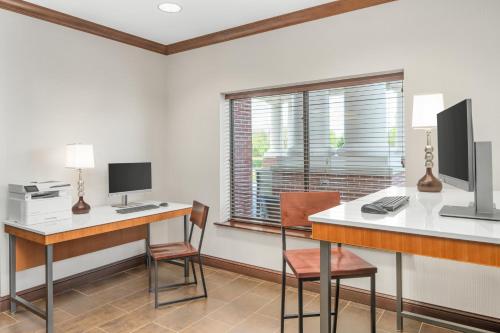 Holiday Inn Express & Suites Wilmington-Newark, an IHG Hotel