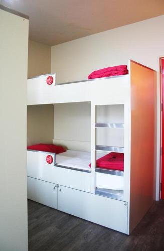 PILOT Design Hostel & Bar – Porto, KY