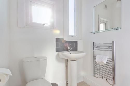 Bathroom, Jasmine Villa A - Ideal for QMC & Uni - Free parking in Lenton Abbey