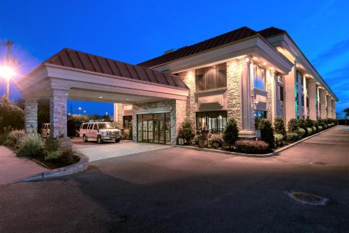 Five Towns Inn - JFK Airport in Lawrence, USA