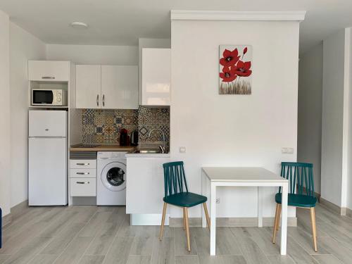 Calm, Cosy and Bright apartment renovated in playa del ingles- WiFi free, Playa del Inglés (zdjęcie 7)