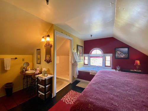 Penny Farthing Inn - image 2