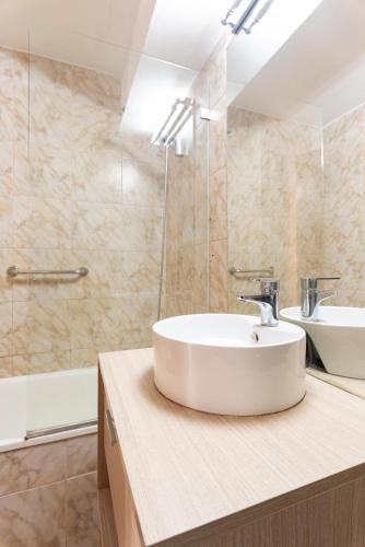 Providencia Classic - 1BR, Metro, Wifi, TV, Mall