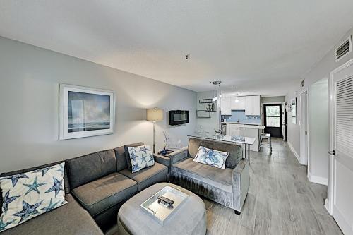 Luxe Beach Oasis - Three Pools - Tennis & Hot Tub condo - main image