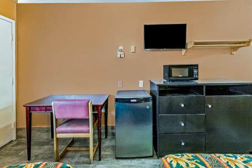 OYO Hotel Lake Charles Hwy 10 – Lake Charles, LA
