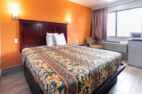 OYO Hotel Lake Charles Hwy 10 – Lake Charles, LA