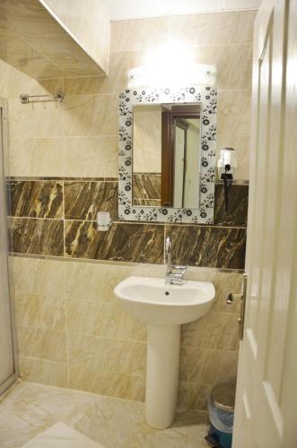 Hotel Grand Mark, Стамбул (фото 6)