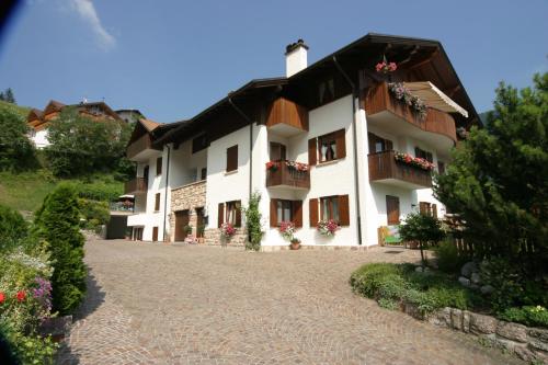 Villa Giardino - Flowers - Apartment - Molveno / Pradel