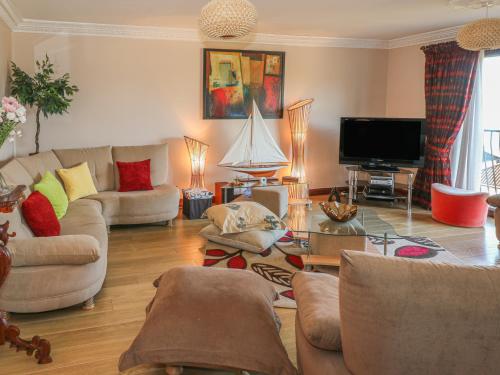 24 Burns Drive, Wemyss Bay, Glasgow