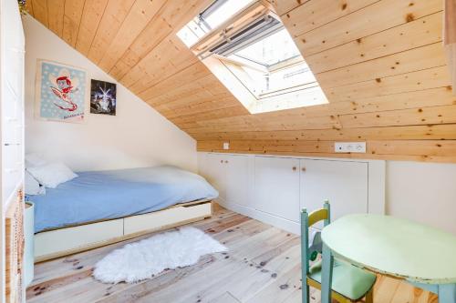 Sumptuous house with patio - image 2