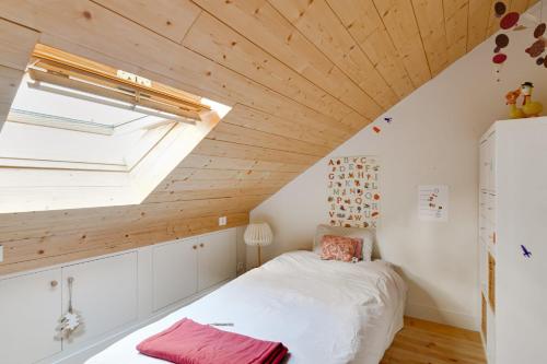 Sumptuous house with patio - image 8