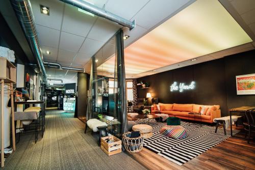Bar/lounge, The Yard Hostel in Kamppi