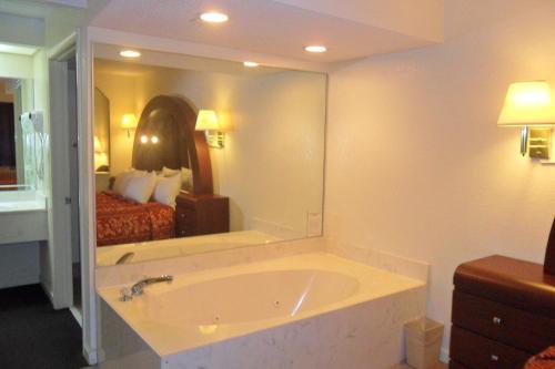 Luxury Inn & Suites Selma (AL)