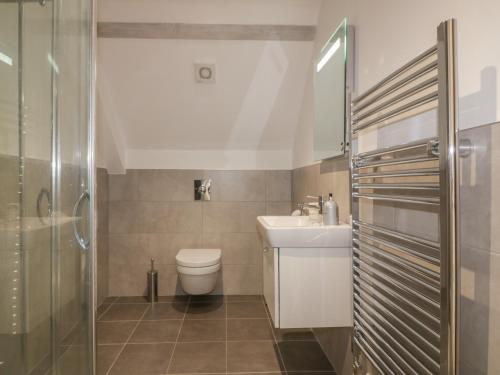 Apartment 4 - image 4
