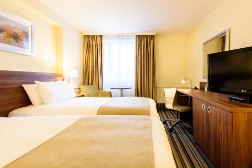 2 twin beds
