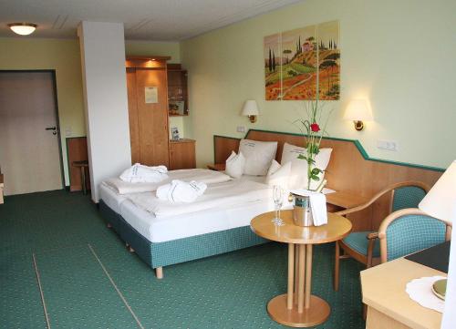 Landhotel Napoleon 9.4km von Lindlar entfernt