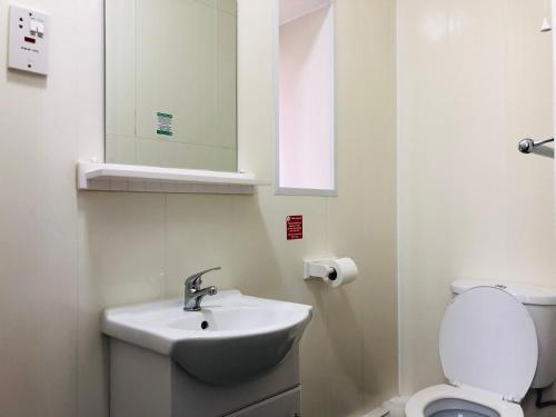 Windsor Park Promenade - image 4