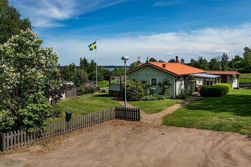 Luxury Villa by lake welcome you