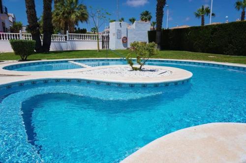  Spacious Ground floor apartment with Garden & Communal Pool in Los Dolses