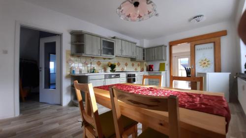 Konyha, Ferienwohnung Rolf in Crottendorf