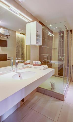 Twin Room image 1