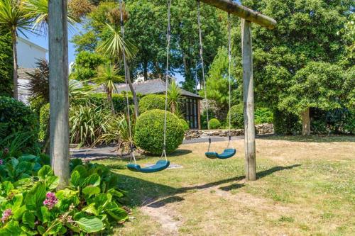 Victorian Flat Suite In Converted School-house Building, Fowey, Cornwall