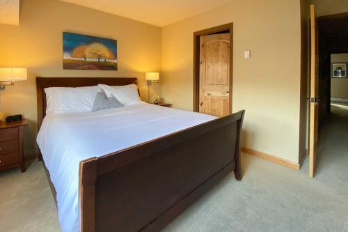 Ski-In Breckenridge Abode Walk to Main St and Lifts Ski-In Breckenridge Abode Walk to Main St and Lifts