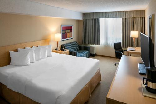 Quality Inn and Suites Montreal East