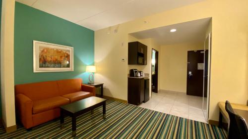 Holiday Inn Express Hotel & Suites Orlando East-UCF Area, an IHG Hotel