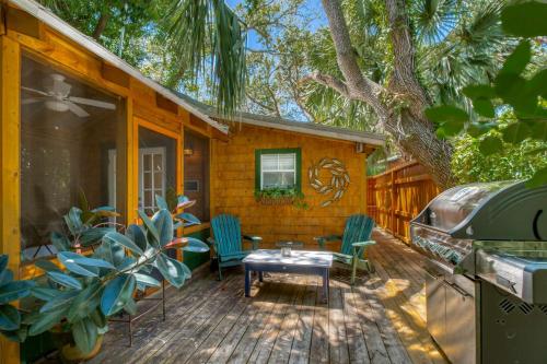 Tin Shed Revival Cabin in St. Augustine, USA