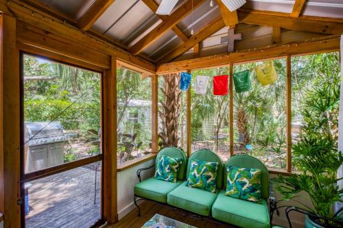 Tin Shed Revival Cabin in St. Augustine, USA