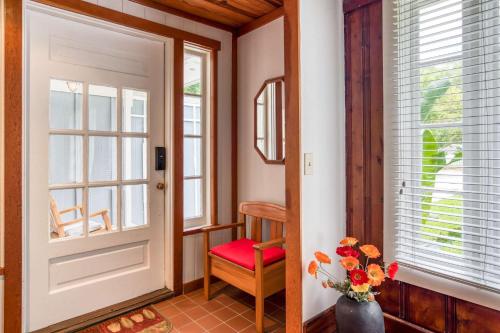 Midcentury Retreat - image 8