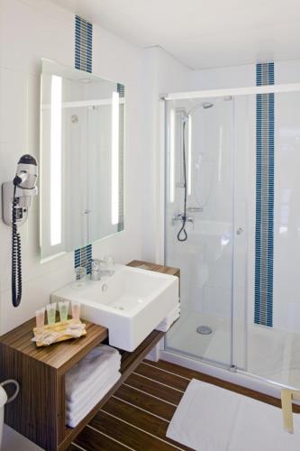Standard Double Room - Villa or Patio Side image 5