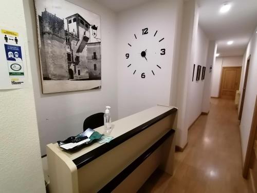 카세레스 Hostal Hernan Cortes 1성급 호텔 로비