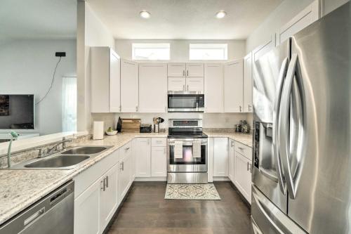 Large Home with Lanai Steps to Bradenton River - image 5