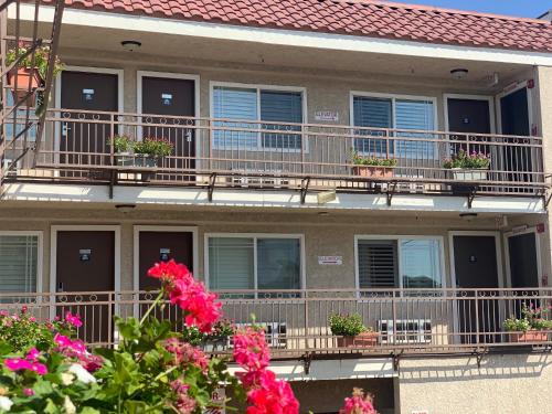 Days Inn by Wyndham Alhambra CA - image 18