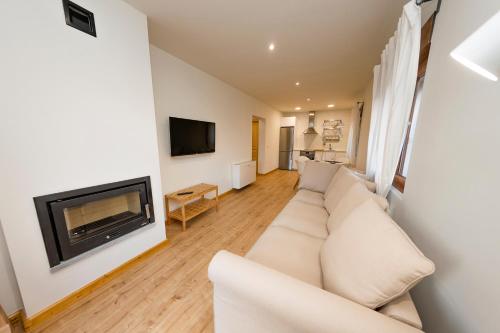 Apartamentos Los Picos de Europa in แอลลาเนส