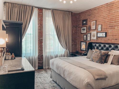 The Charmant Hotel in La Crosse, USA