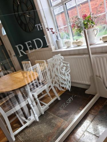 The Red Lion - image 3