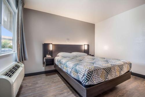 Queen Room - Disability Access - Roll in Shower