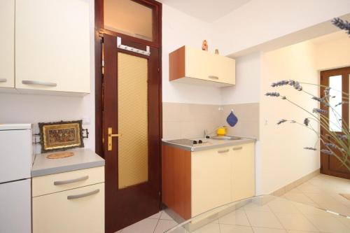 Apartment Mali Losinj 7879b - image 8