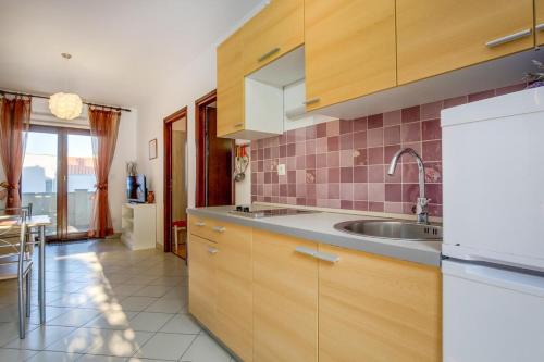 Apartments with a parking space Mali Losinj (Losinj) - 7879 - image 3