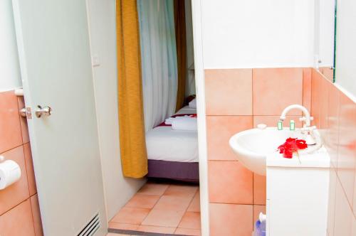 Grand West Villas, Nadi (photo 5)