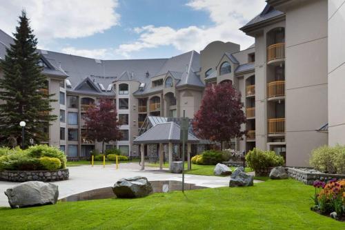 The Marquise - Ski In and Ski Out, 1 BR with Pool, HT and Gym